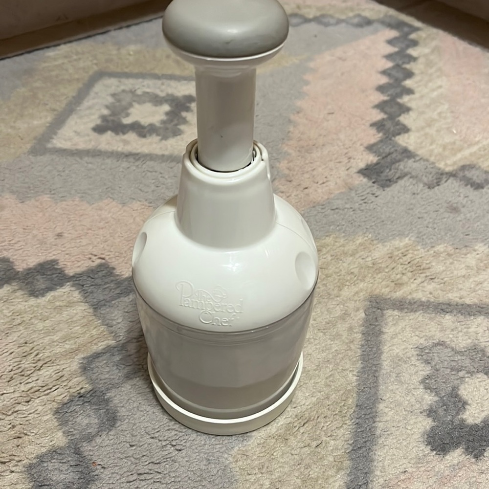The pampered chef food chopper